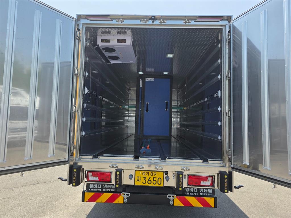 medium and large cargo truck - Vista 9