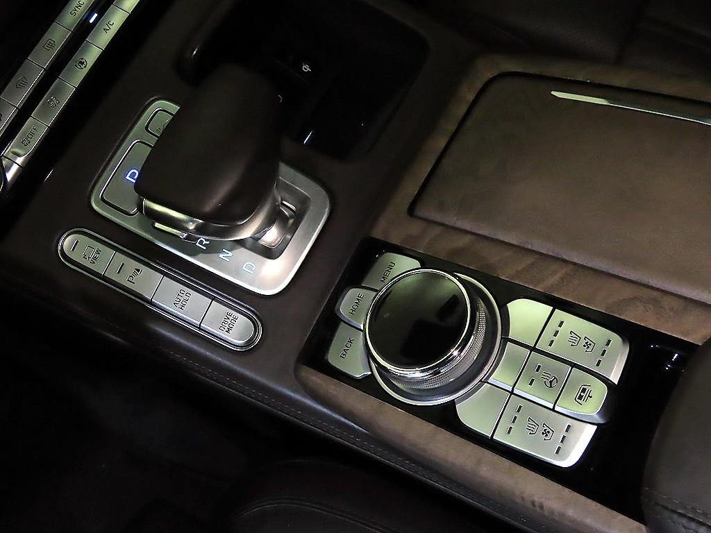 Genesis G90 - Vista 12