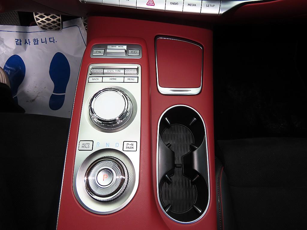 Genesis GV70 - Vista 10