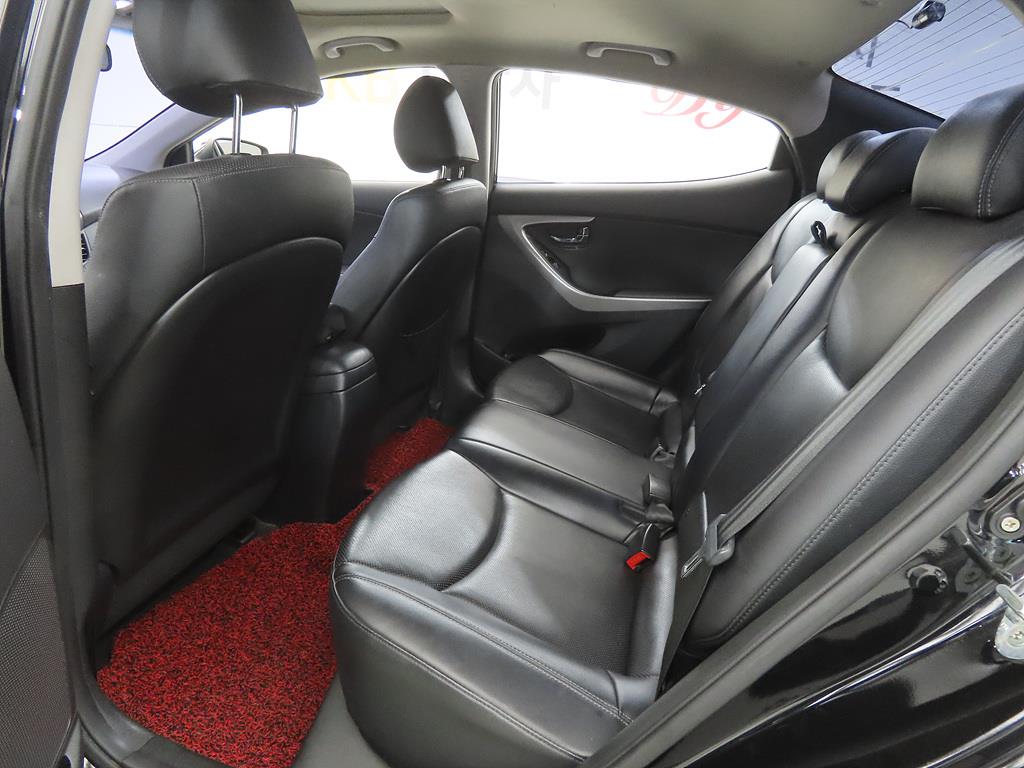HYUNDAI Avante - Vista 6