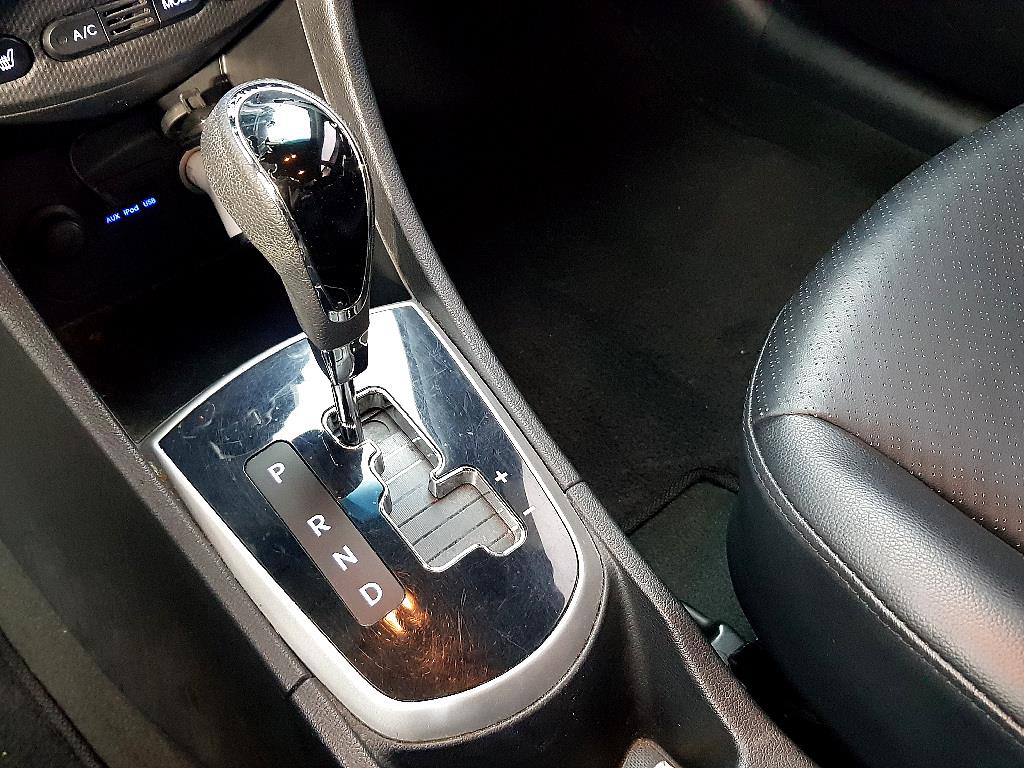 HYUNDAI Accent 2011 Blanco - Importación desde Corea - HF Imports Iquique - Foto 17