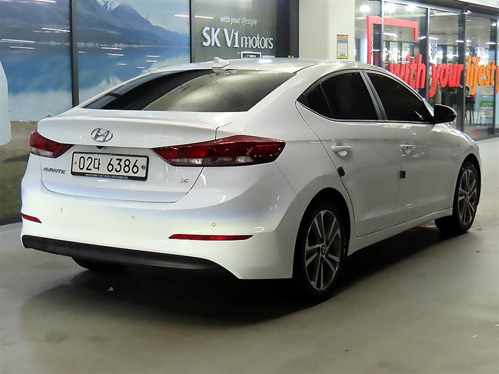 HYUNDAI Avante - Vista 4
