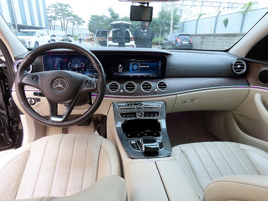Mercedes Benz E class - Vista 7