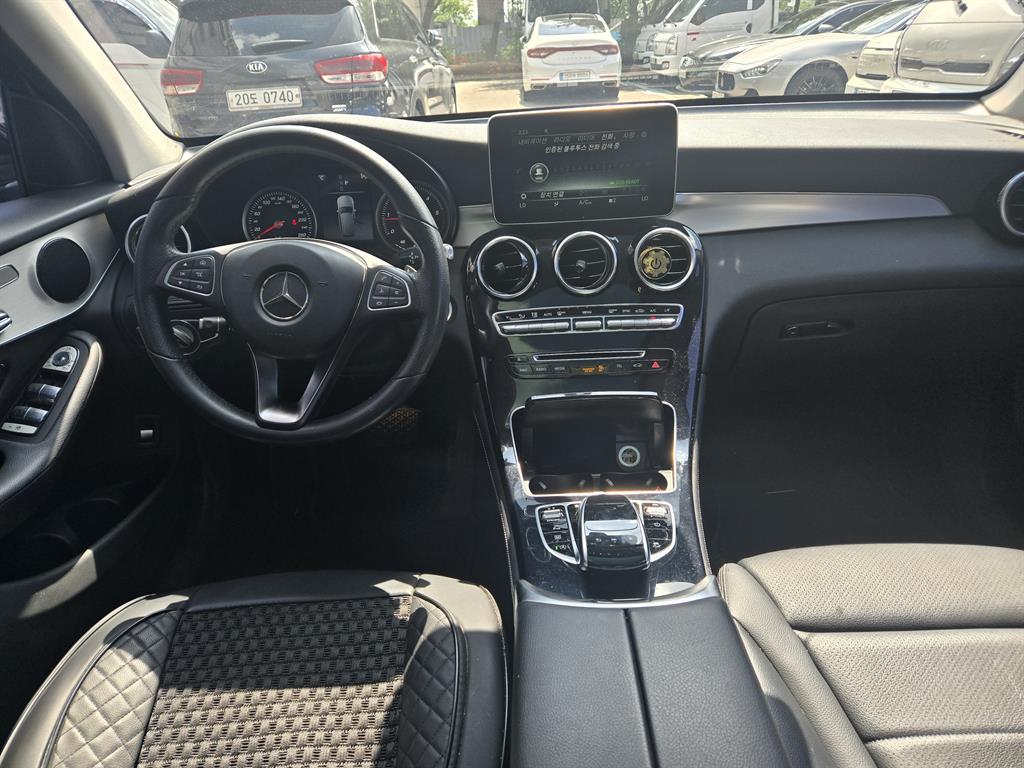 Mercedes Benz GLC Class - Vista 9