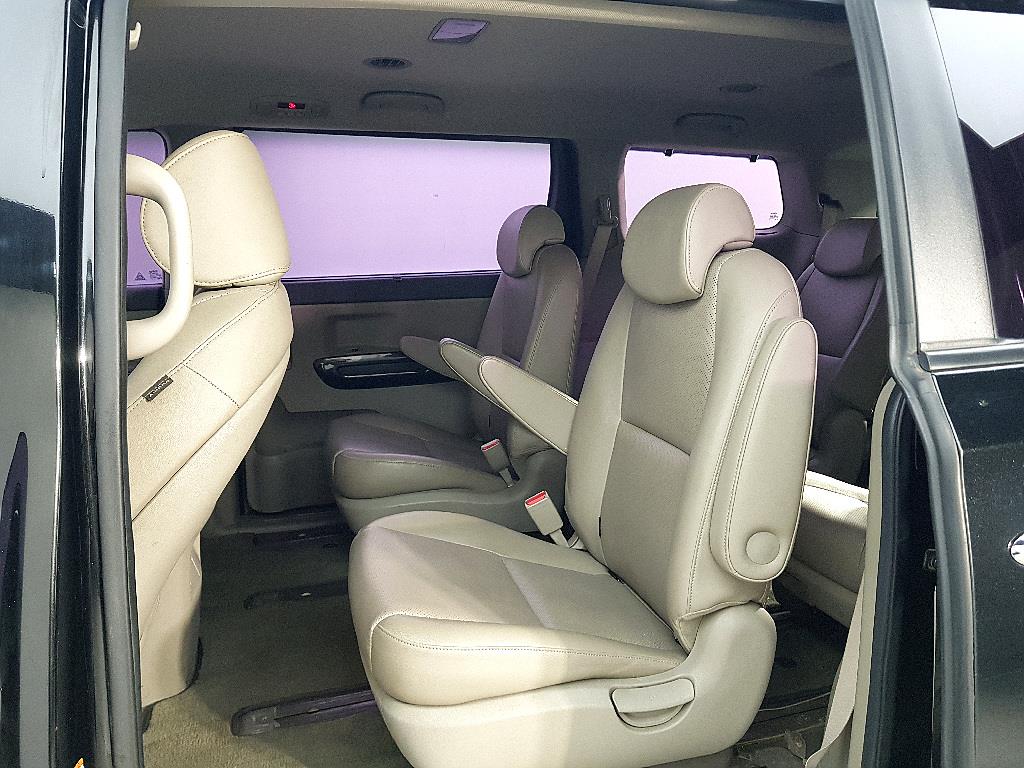 KIA Carnival - Vista 9
