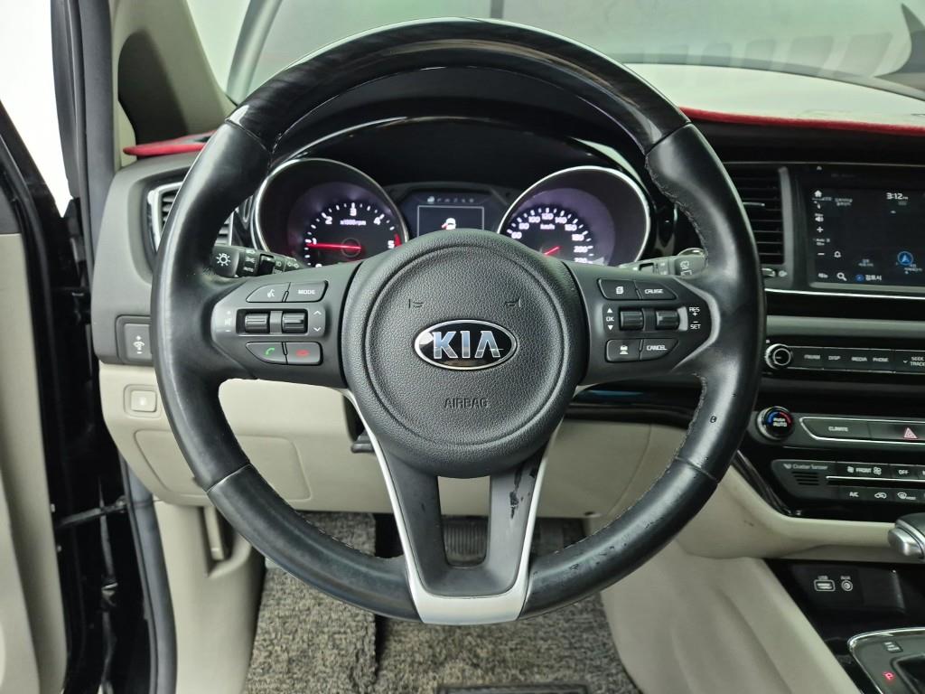 KIA Carnival - Vista 9