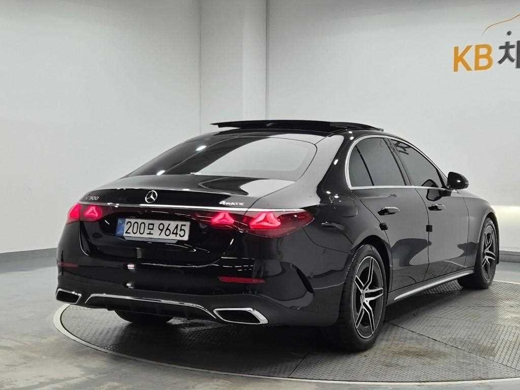 Mercedes Benz E class - Vista 3