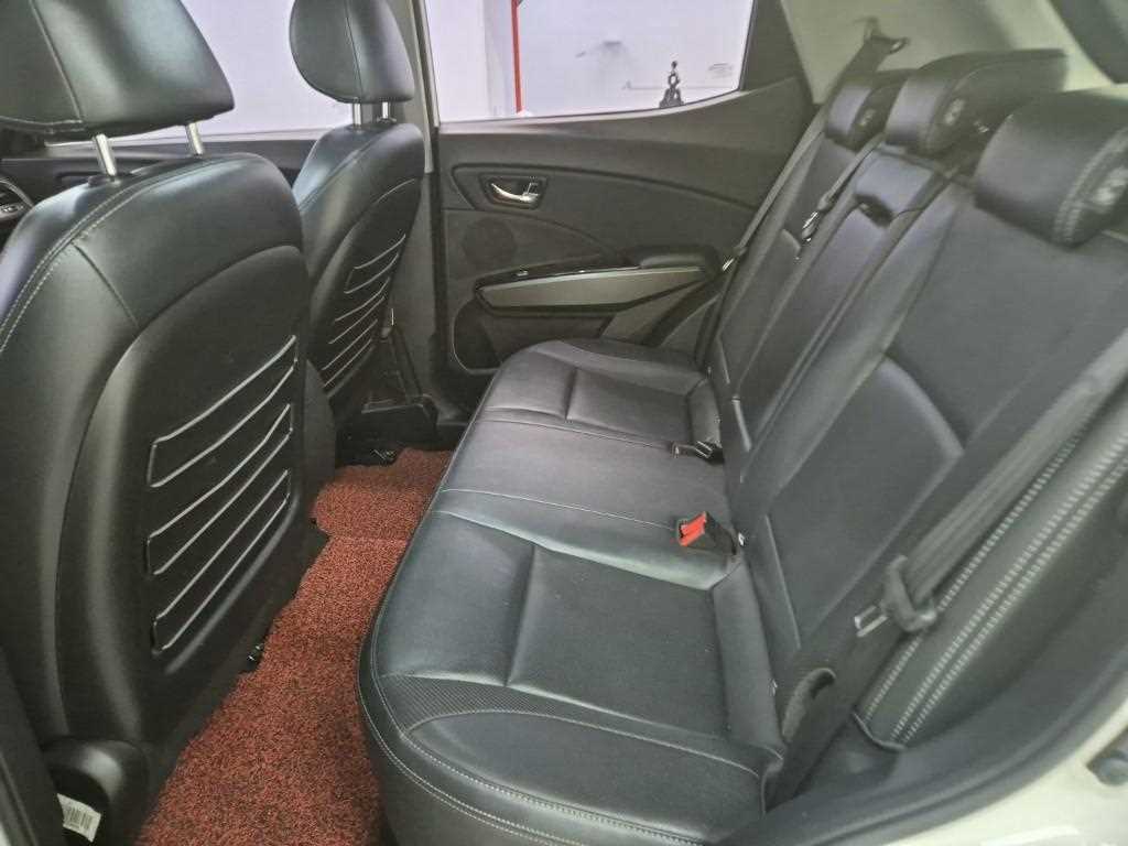 Ssangyong Tivoli - Vista 12