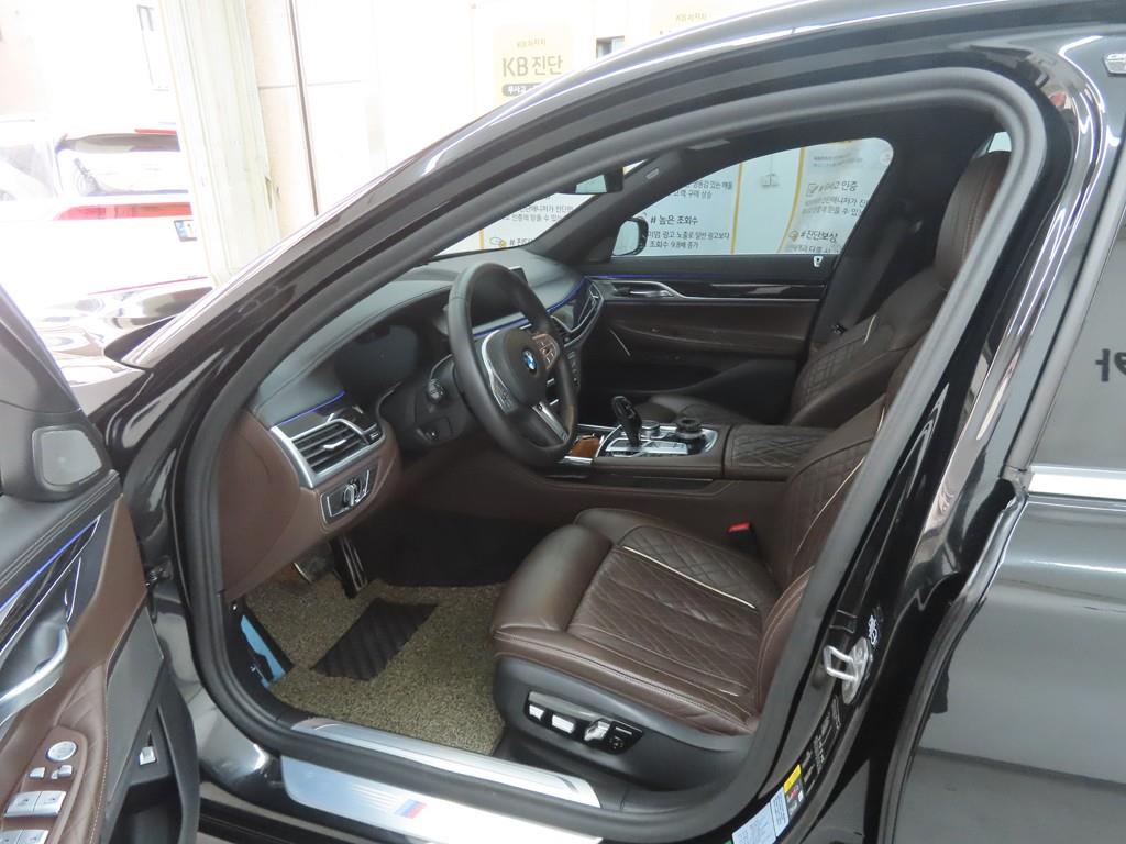 BMW 7 Series - Vista 5