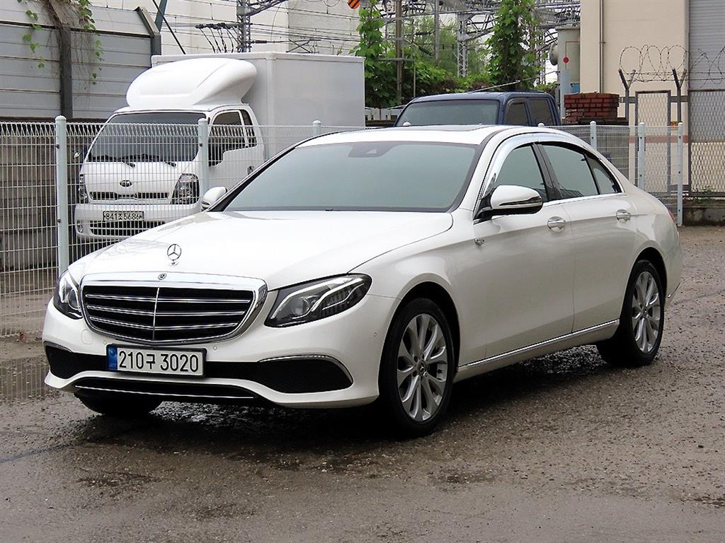 Mercedes Benz E class - Vista 2