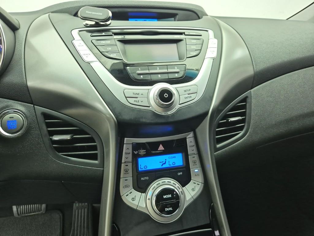 HYUNDAI Avante - Vista 10