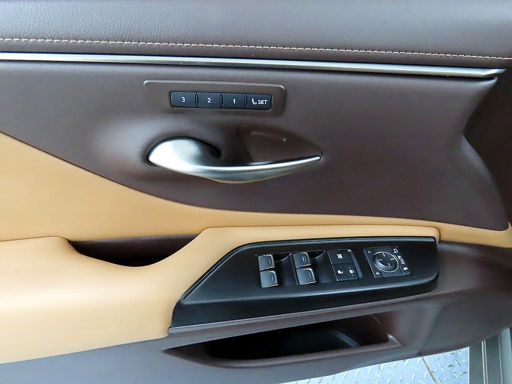 Lexus ES - Vista 11