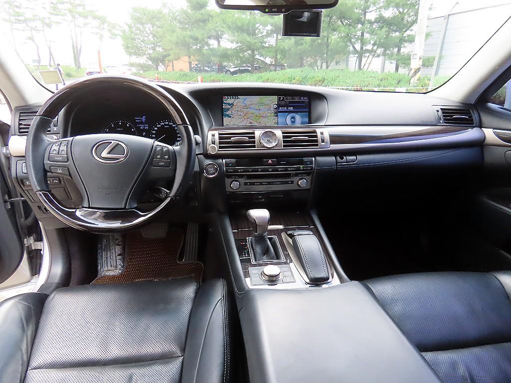 Lexus LS - Vista 7
