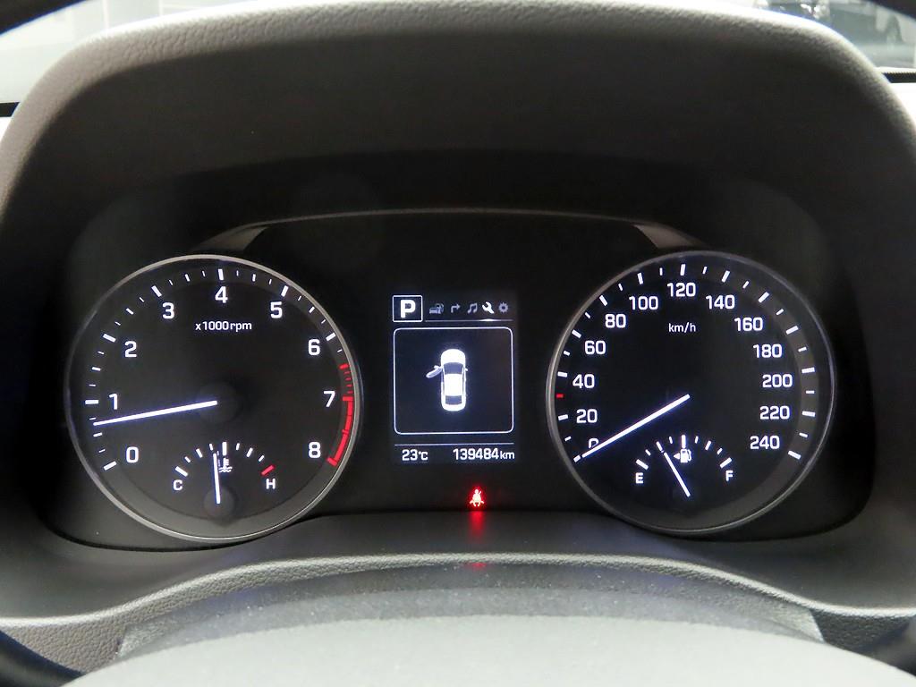 HYUNDAI Avante - Vista 5
