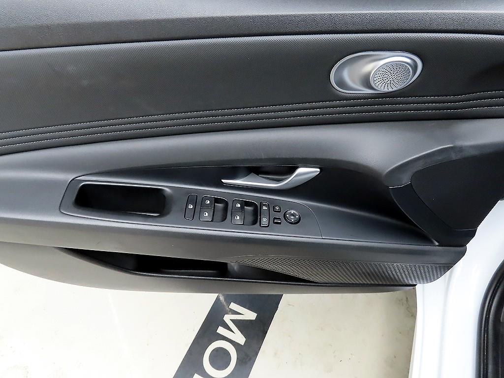 HYUNDAI Avante - Vista 11