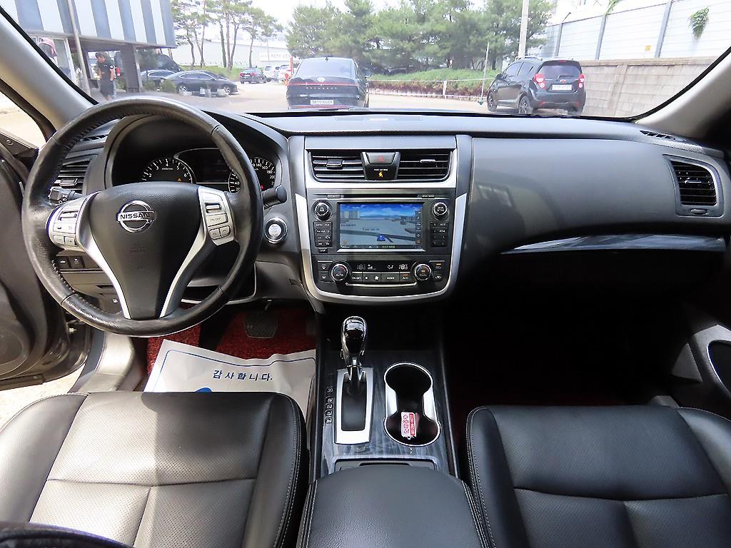 Nissan Altima - Vista 7