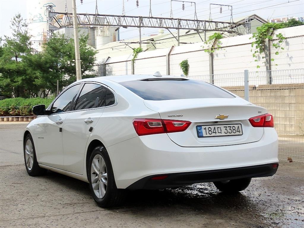 Chevrolet Malibu - Vista 3