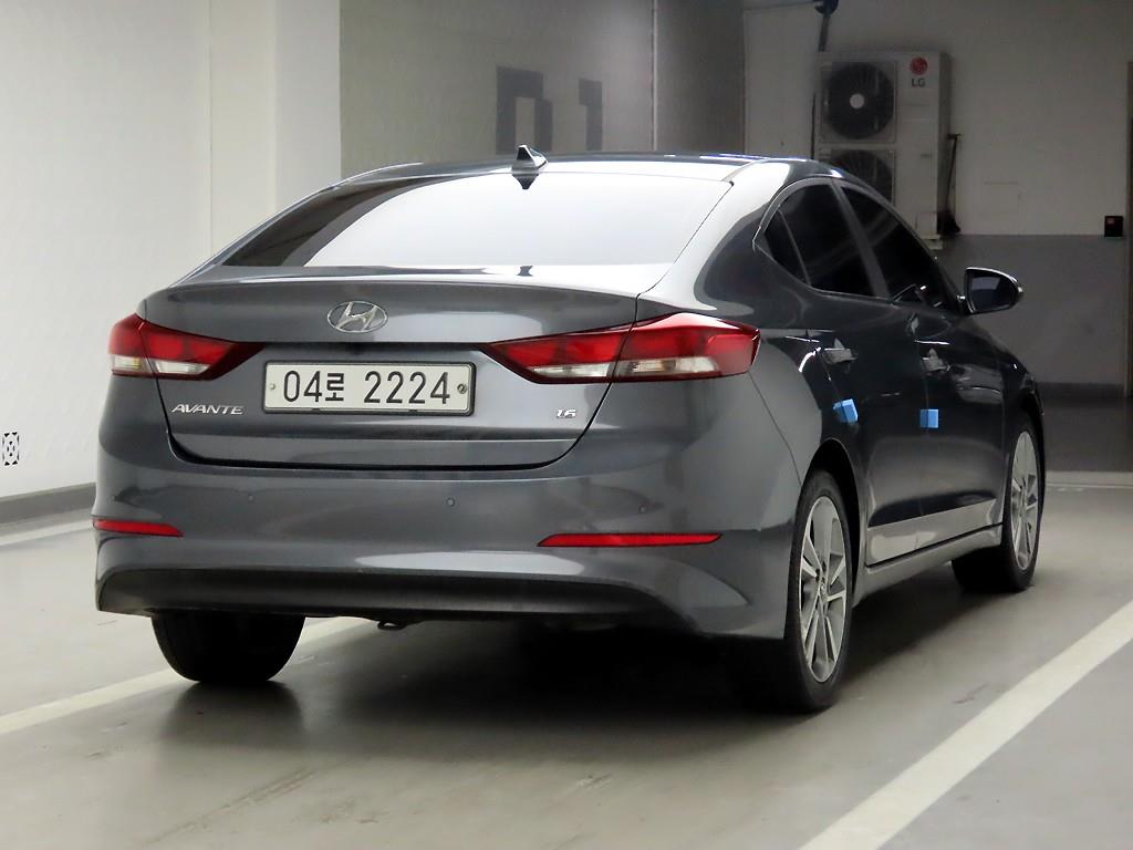 HYUNDAI Avante - Vista 4