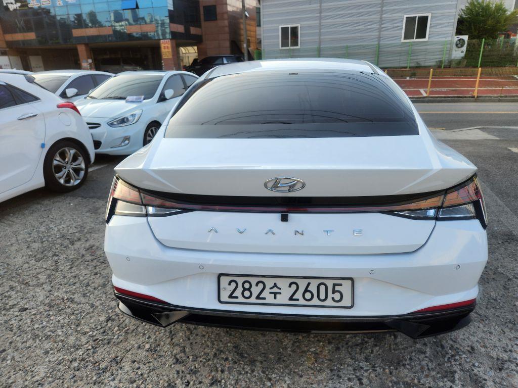 HYUNDAI Avante - Vista 3