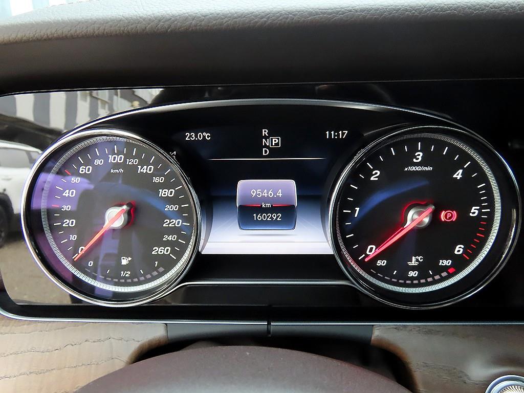 Mercedes Benz E class - Vista 9