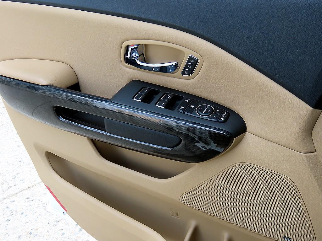 KIA Carnival - Vista 12