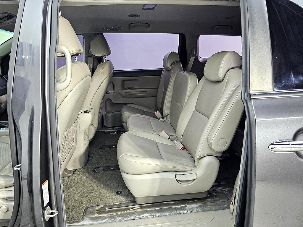 KIA Carnival - Vista 9