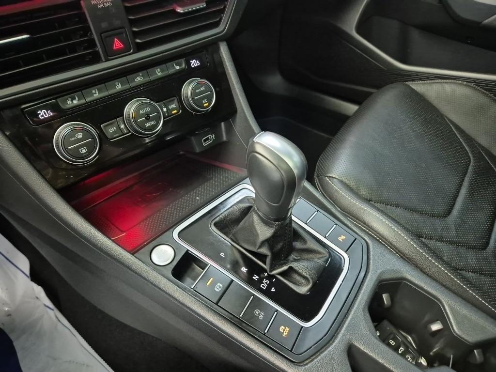 Volkswagen Jetta - Vista 11