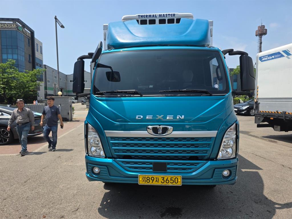 medium and large cargo truck - Vista 2