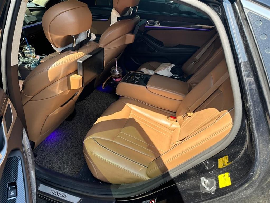 HYUNDAI Genesis - Vista 9