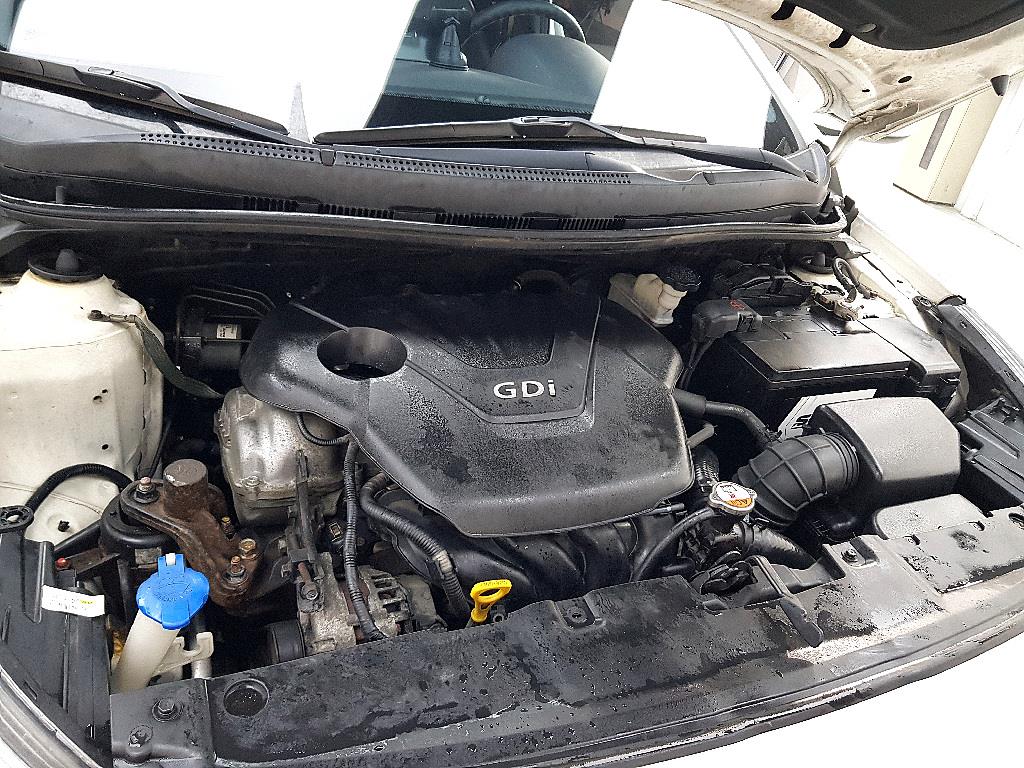 HYUNDAI Accent - Vista 6