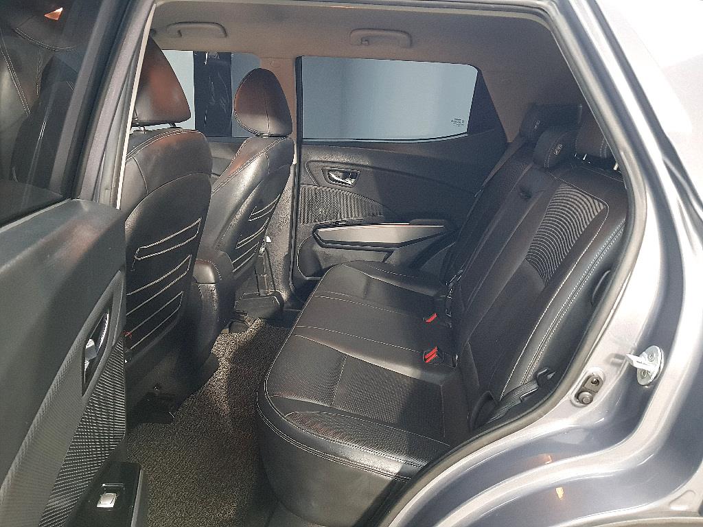 Ssangyong Tivoli - Vista 9