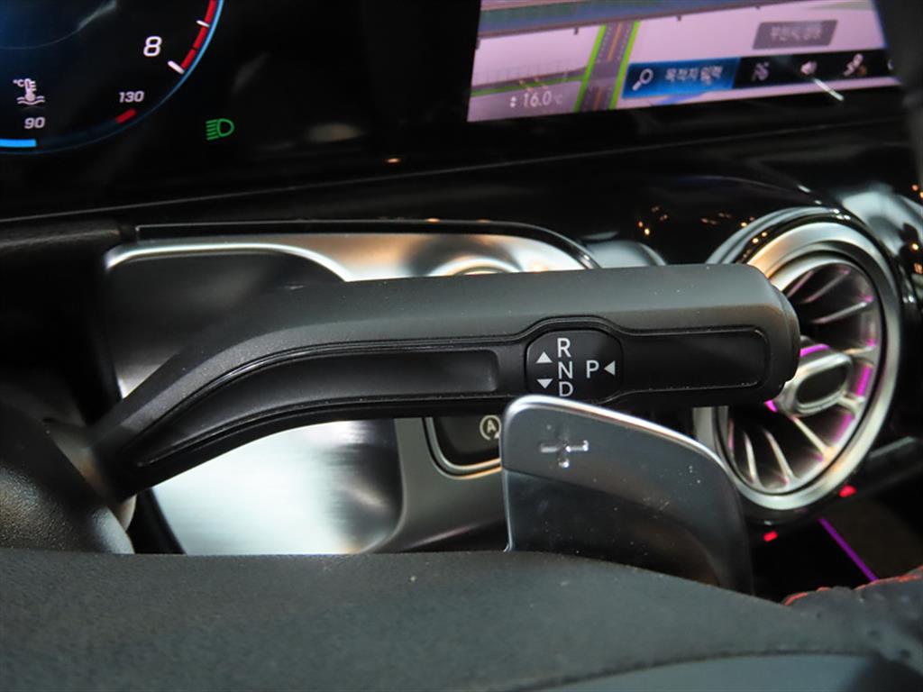 Mercedes Benz GLB Class - Vista 11