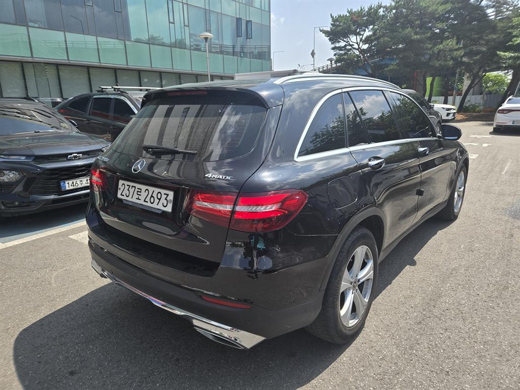 Mercedes Benz GLC Class - Vista 6