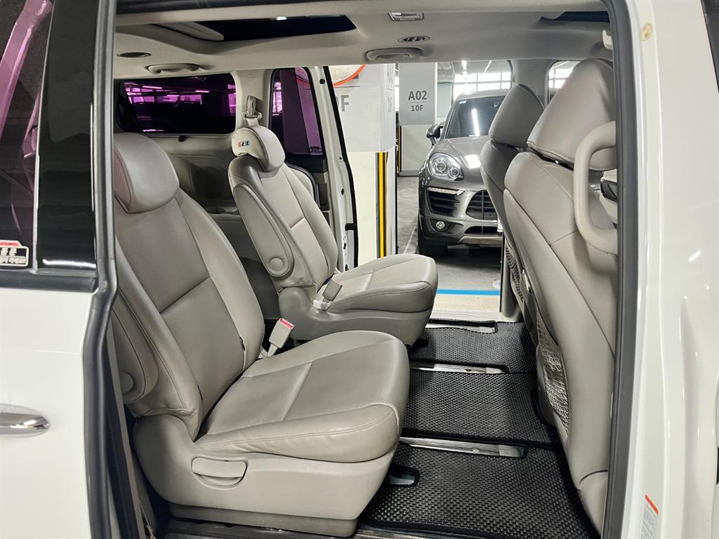 KIA Carnival - Vista 8