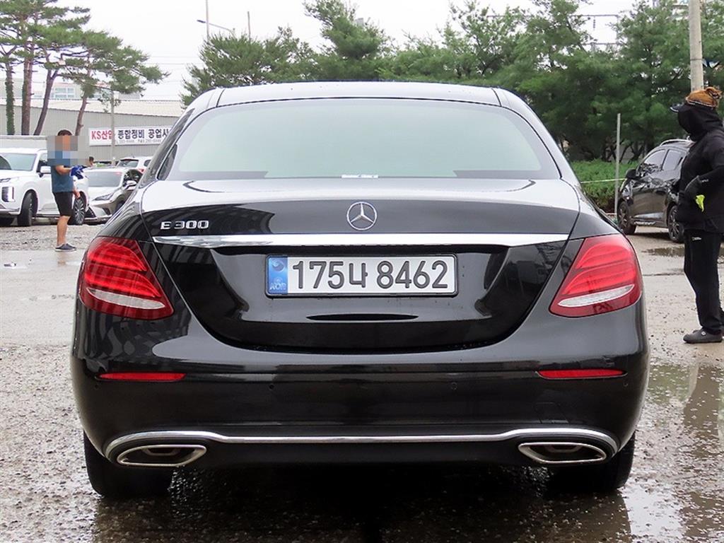 Mercedes Benz E class - Vista 4
