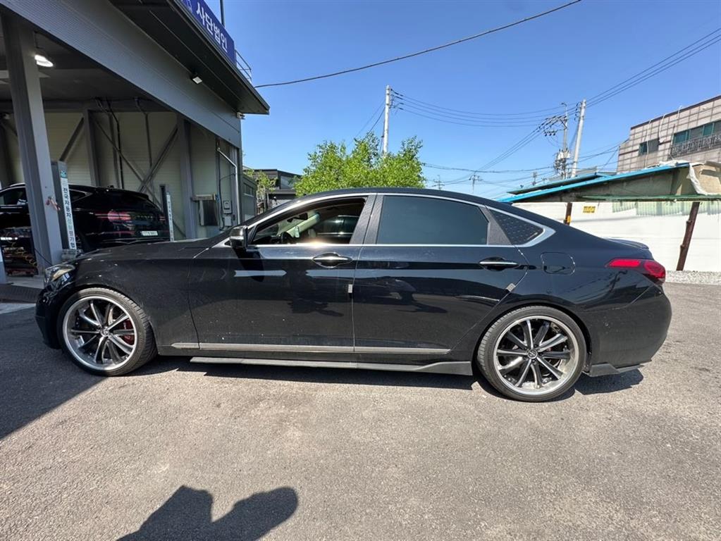 HYUNDAI Genesis - Vista 3