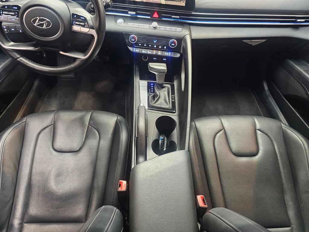HYUNDAI Avante - Vista 9