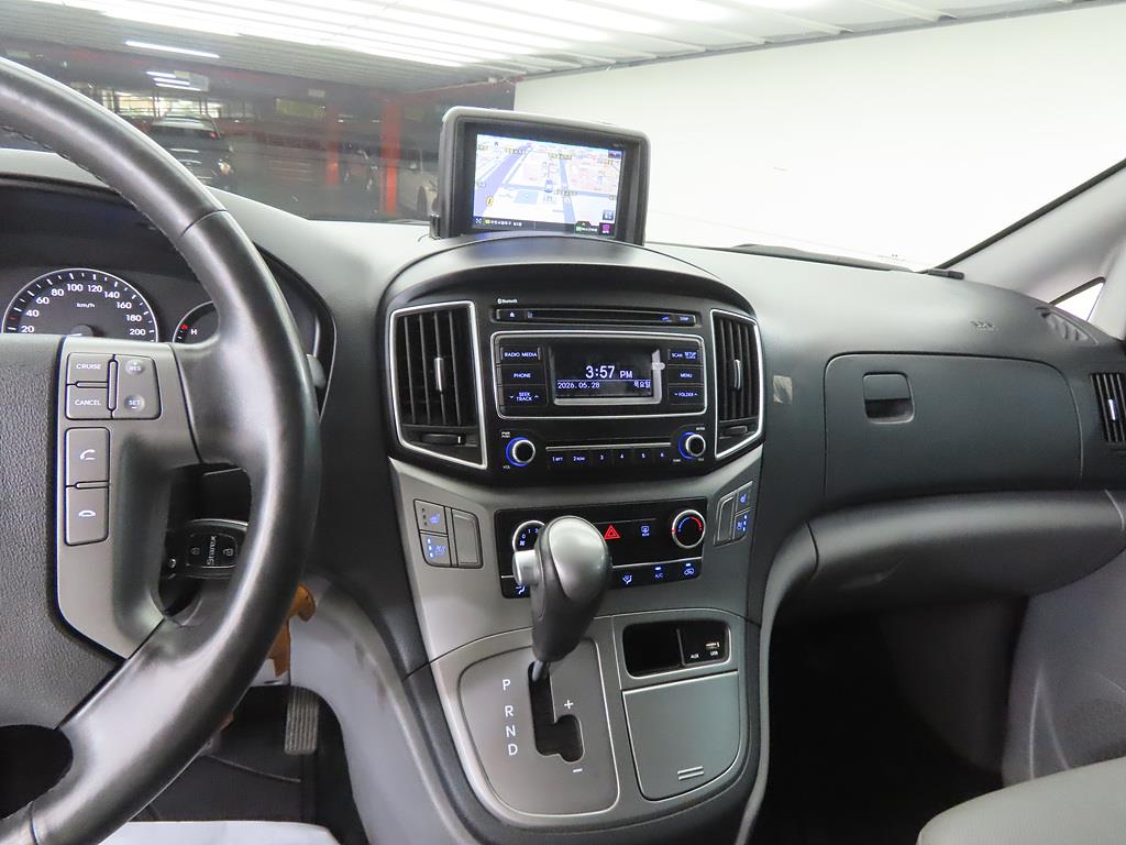 HYUNDAI Starex - Vista 10