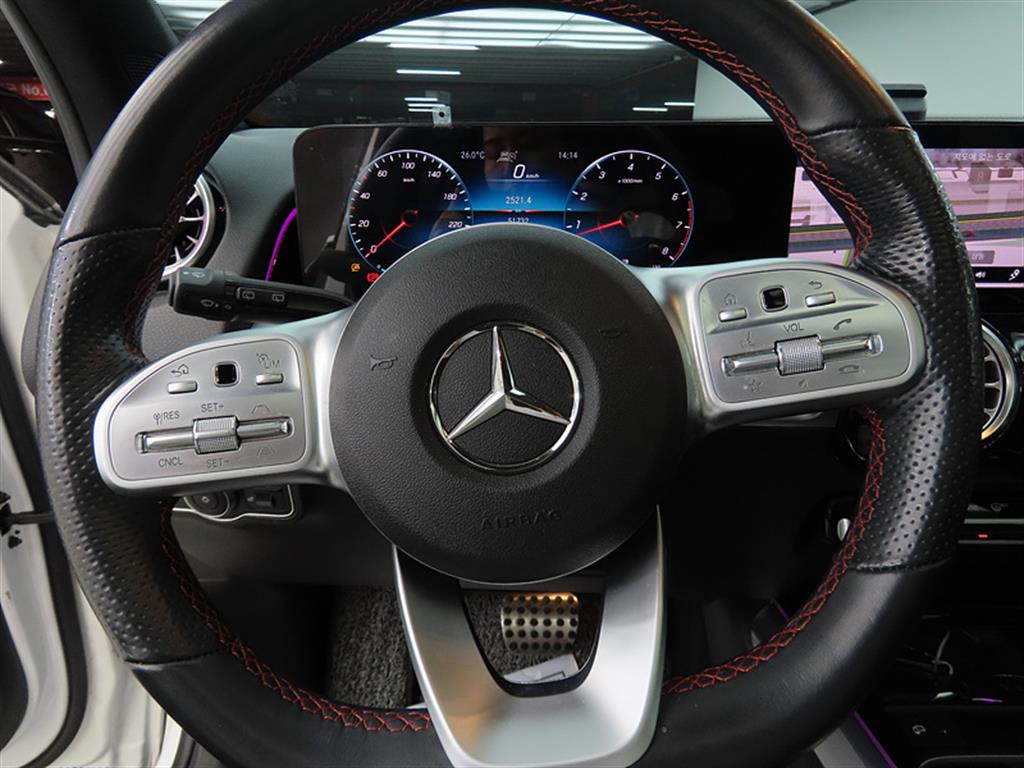 Mercedes Benz GLB Class - Vista 8