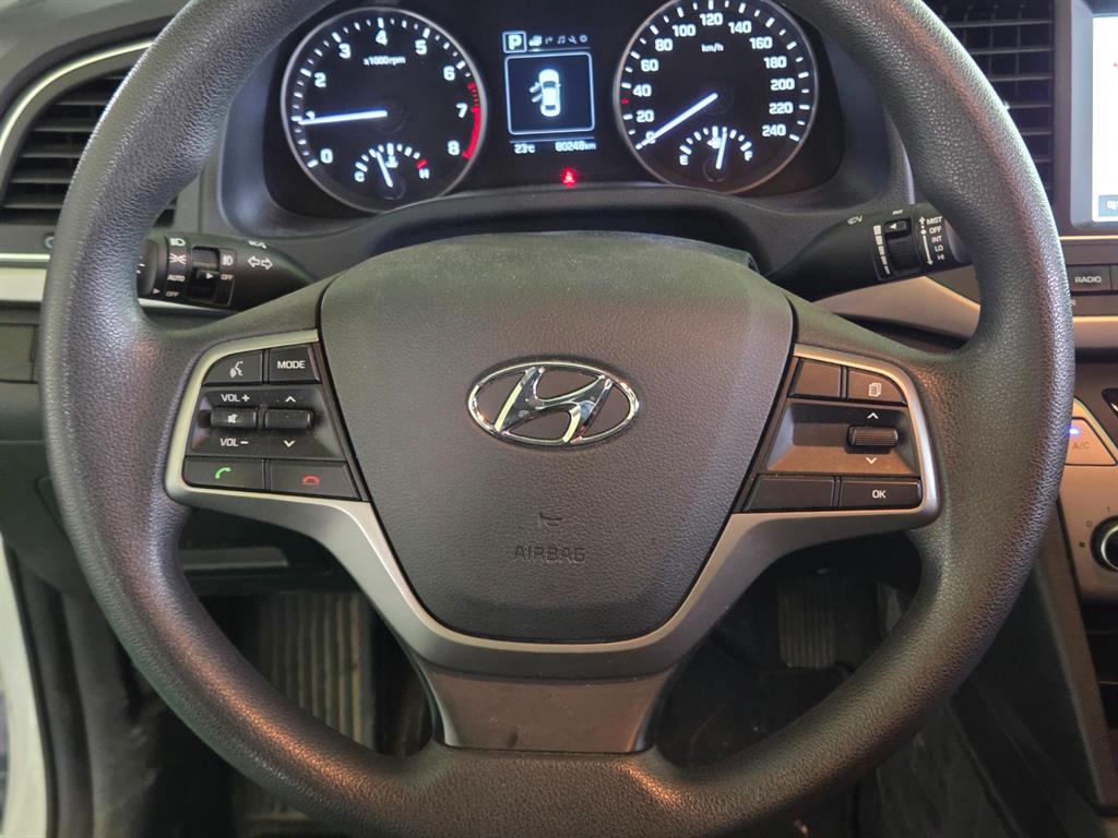 HYUNDAI Avante - Vista 9