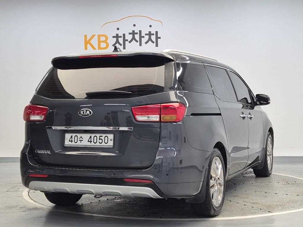 KIA Carnival - Vista 3