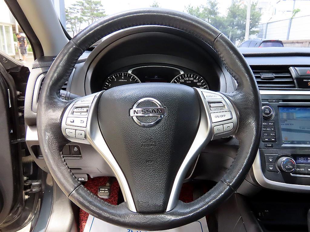 Nissan Altima - Vista 8