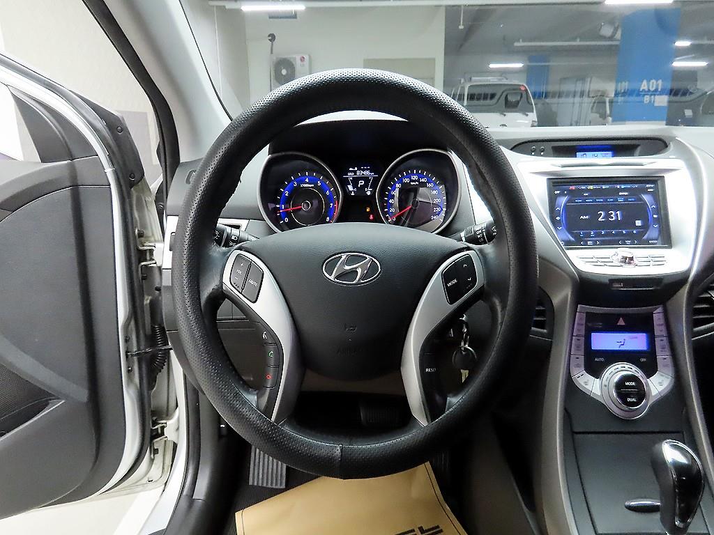 HYUNDAI Avante - Vista 7