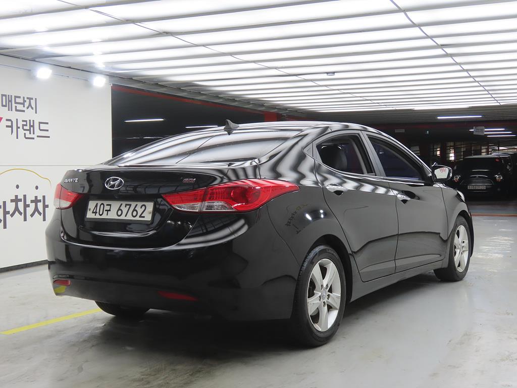 HYUNDAI Avante - Vista 4