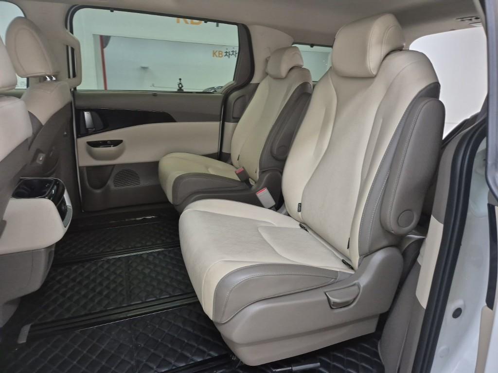 KIA Carnival - Vista 12