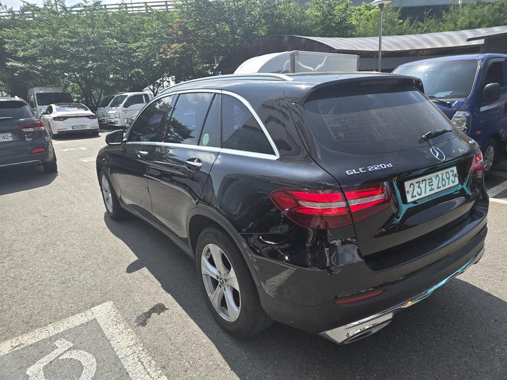Mercedes Benz GLC Class - Vista 4