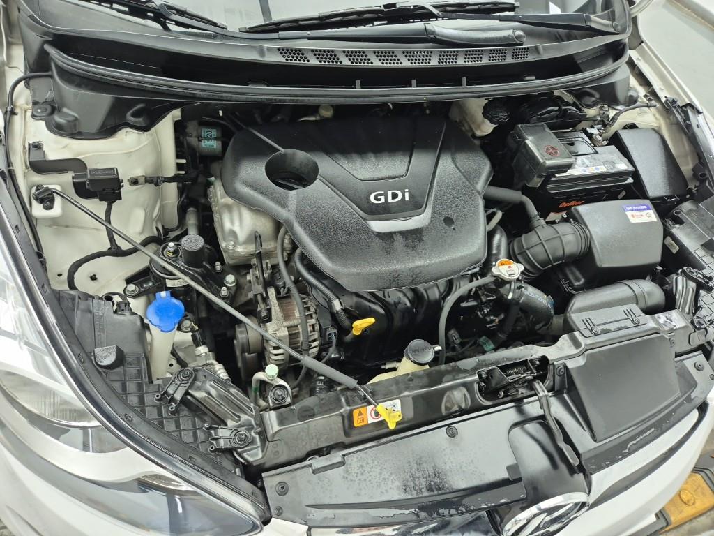 HYUNDAI Avante - Vista 6
