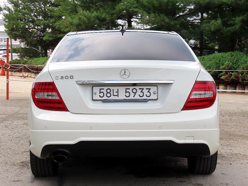 Mercedes Benz C Class - Vista 4