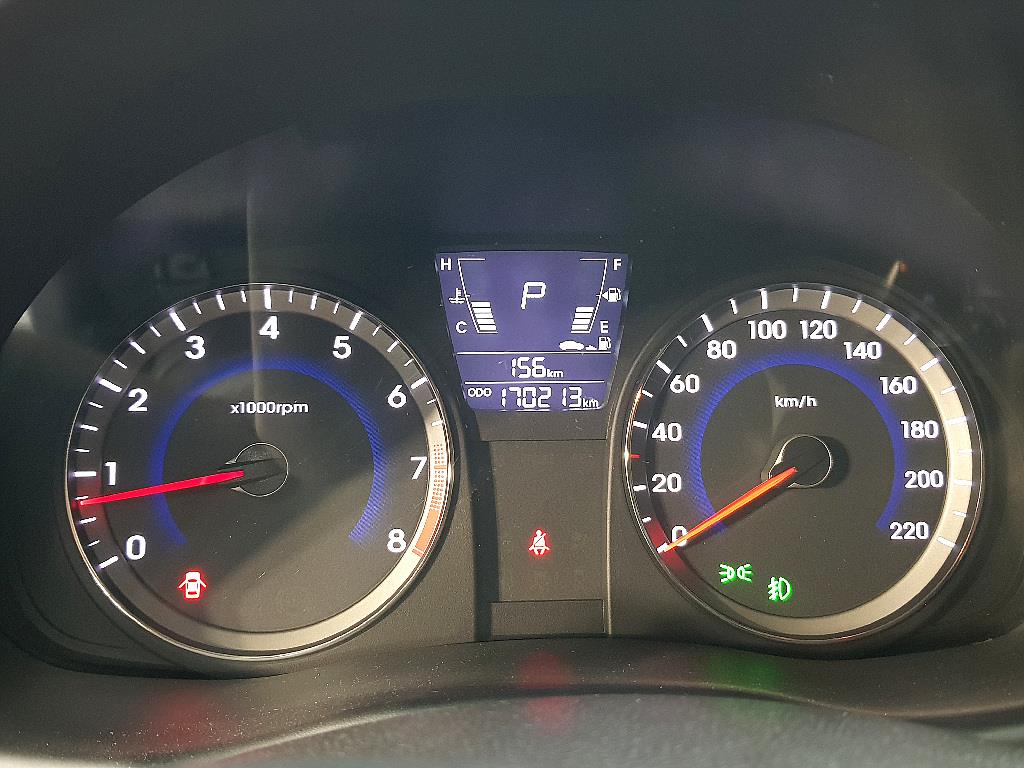HYUNDAI Accent - Vista 7