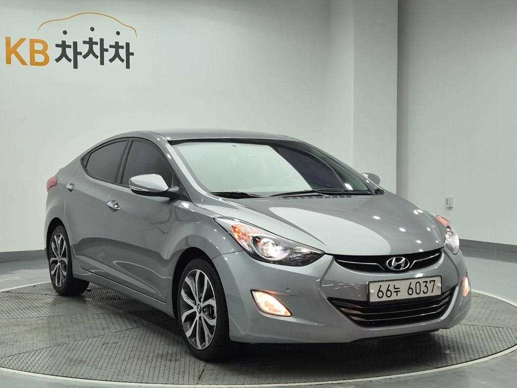 HYUNDAI Avante - Vista 4
